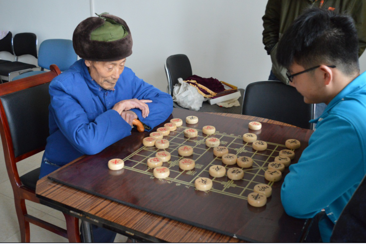 三月雷锋月，雨中送真情